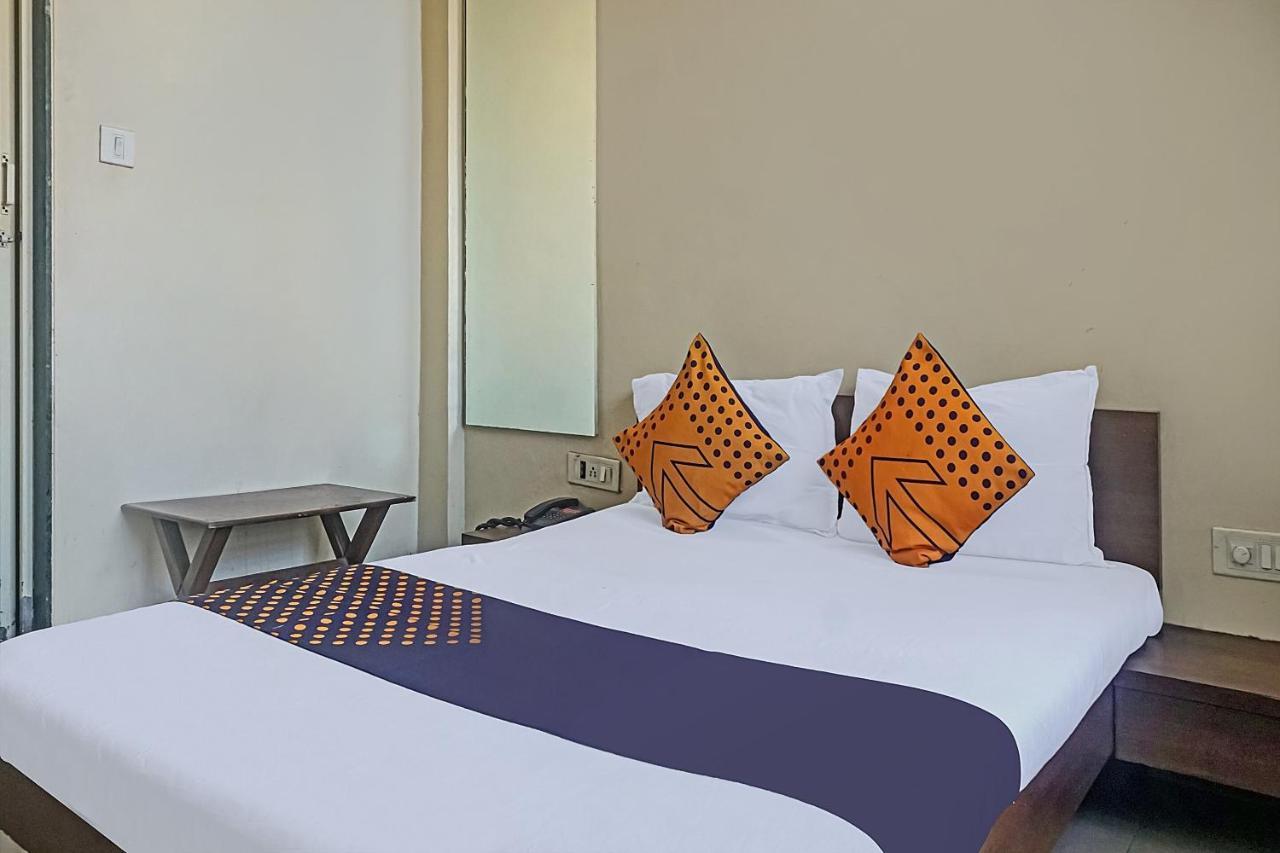 Oyo Flagship 75444 Hotel Kinara Lodging & Boarding Mangvadi Zewnętrze zdjęcie