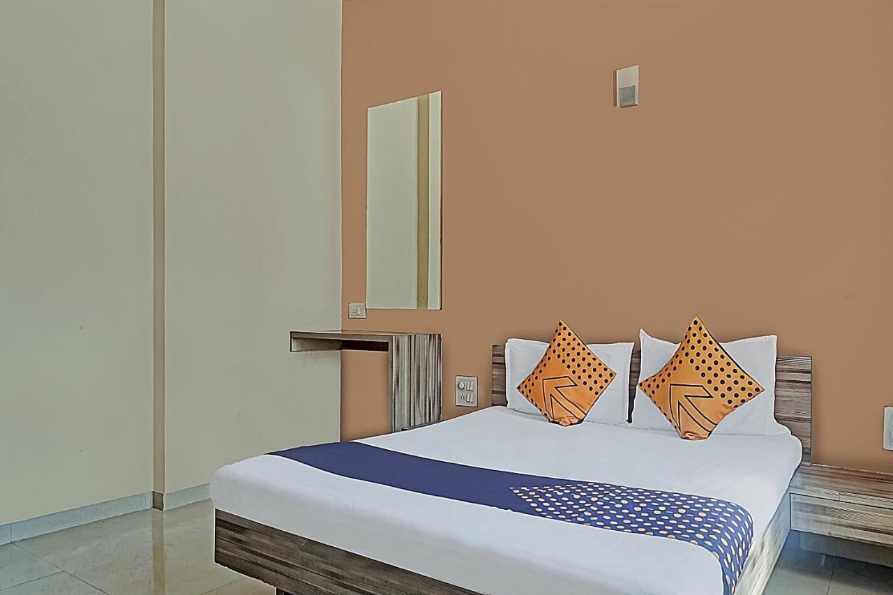 Oyo Flagship 75444 Hotel Kinara Lodging & Boarding Mangvadi Zewnętrze zdjęcie