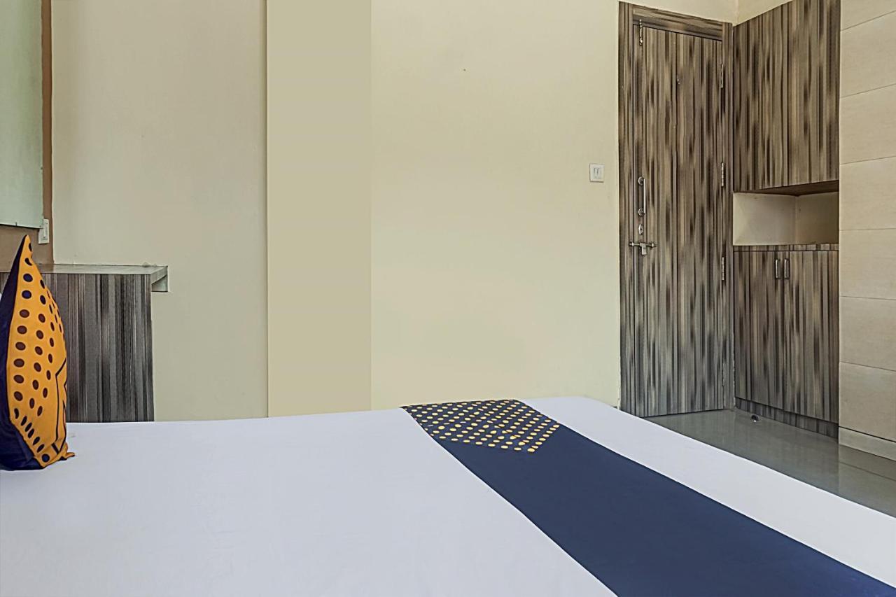 Oyo Flagship 75444 Hotel Kinara Lodging & Boarding Mangvadi Zewnętrze zdjęcie